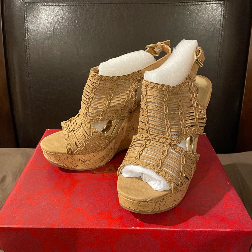 Shoes - Picture 3 of 4